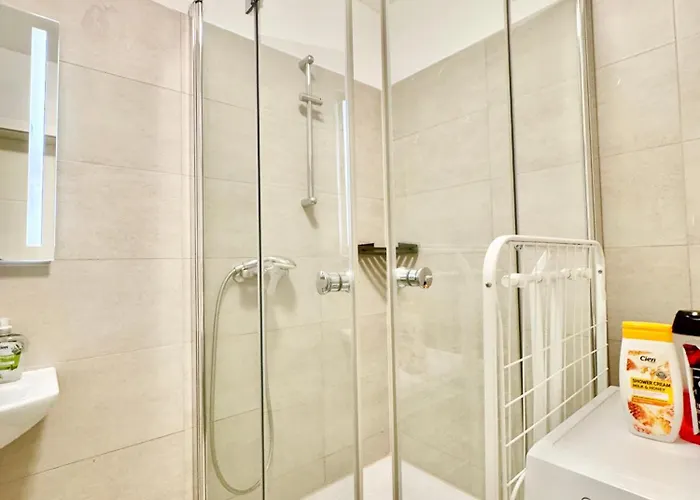 Modern 2 Bedroom With Free Parking Appartement