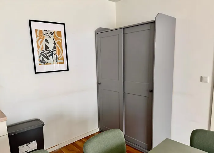 Modern 2 Bedroom With Free Parking *