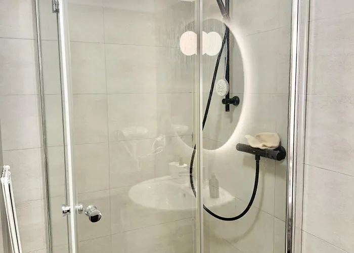 Modern 2 Bedroom With Free Parking Appartement