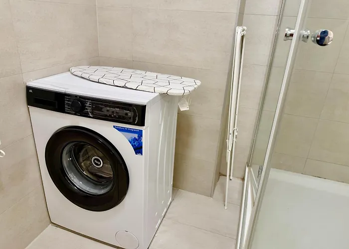 Modern 2 Bedroom With Free Parking Appartement *